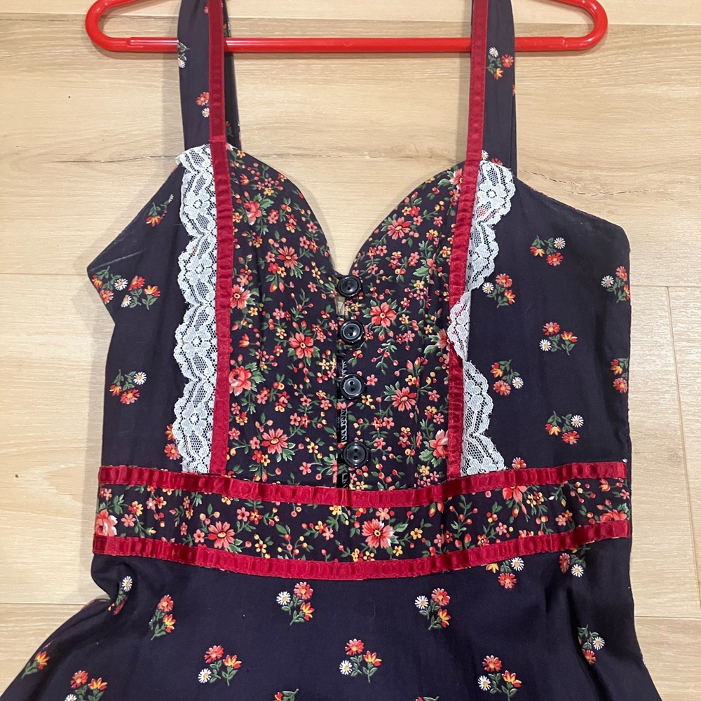 Beautiful Gunne Sax Floral Dress with Red and White Accents